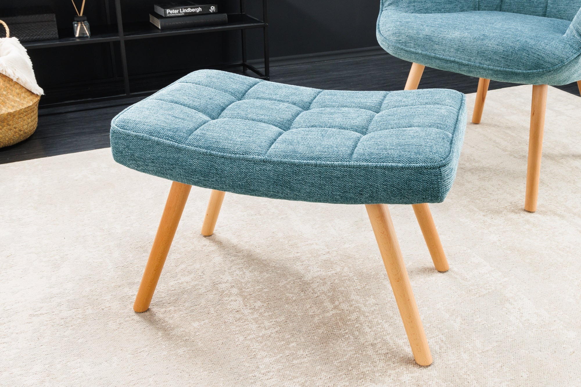 Moderne kruk SCANDINAVIA Blauwe getextureerde stof Massief houten poten voetenbank - 44030