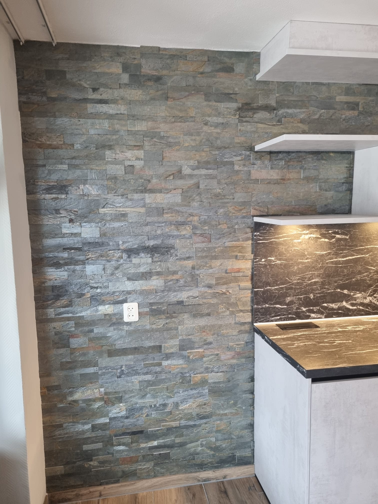 Zelfklevend Natuursteen Forest Fire | Paneli Natuursteen Wandpanelen