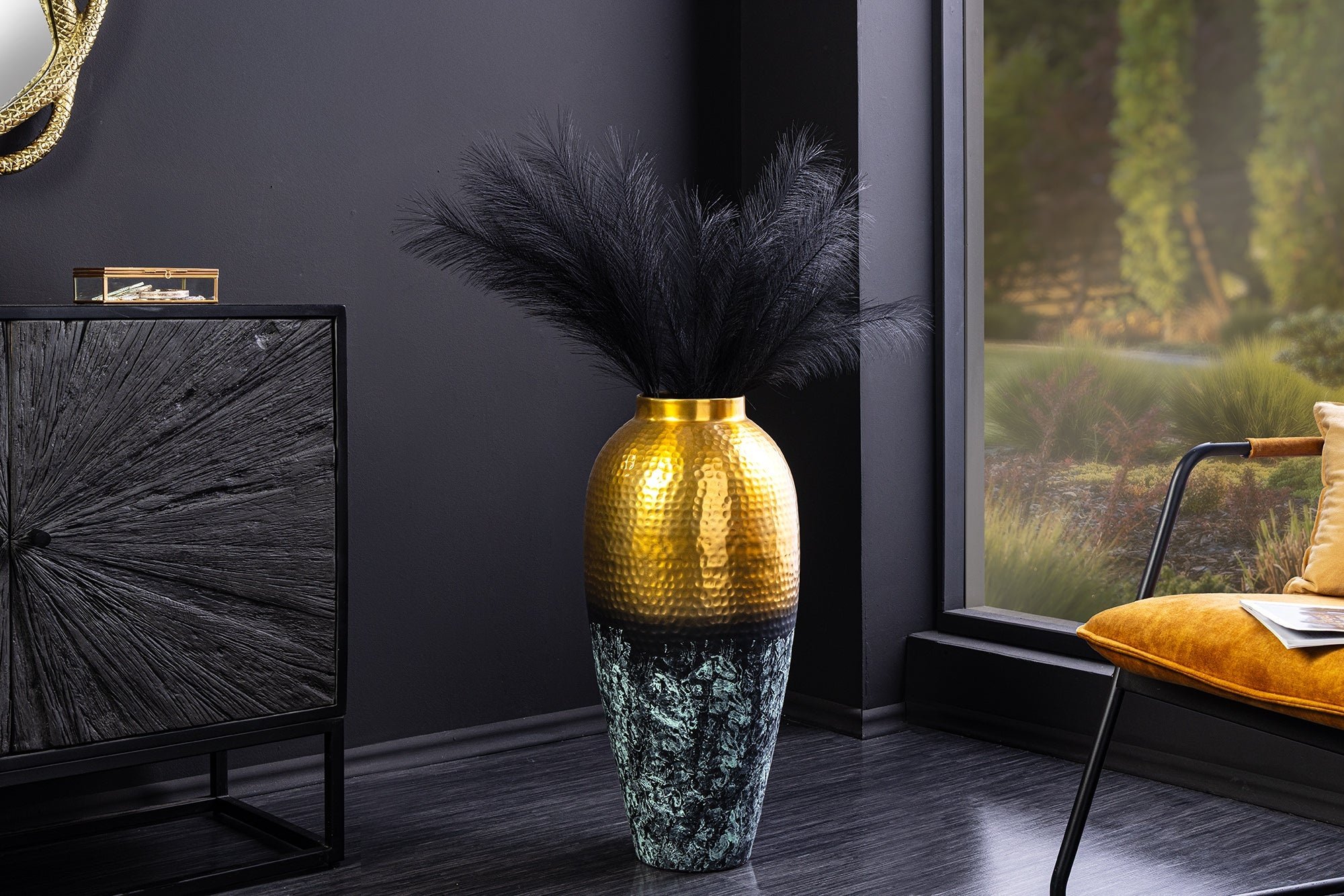 Handgemaakte decoratieve vaas ORIENT XL 75cm goudkleurig metaal met gepatineerd gehamerd design - 44873