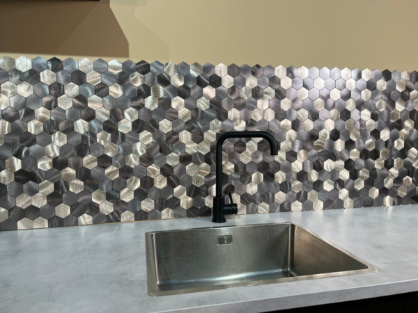 Zelfklevend Moza&iuml;ek Hexagon Nela - 30.5 cm x 30.5 cm x 0.40 cm | 0.5 kg | Paneli zelfklevende steenstrips